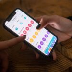 Tinder-Profiltext vs. Ohlala-Profil: Der Unterschied